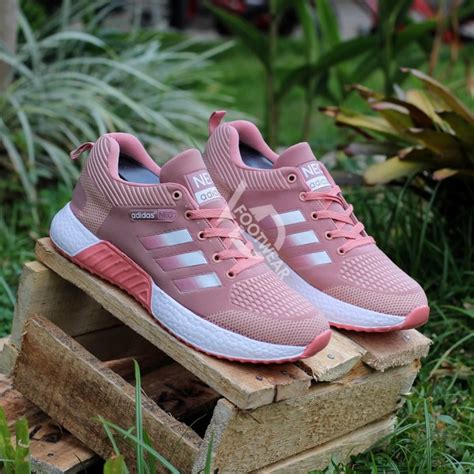 sepatu adidas wanita